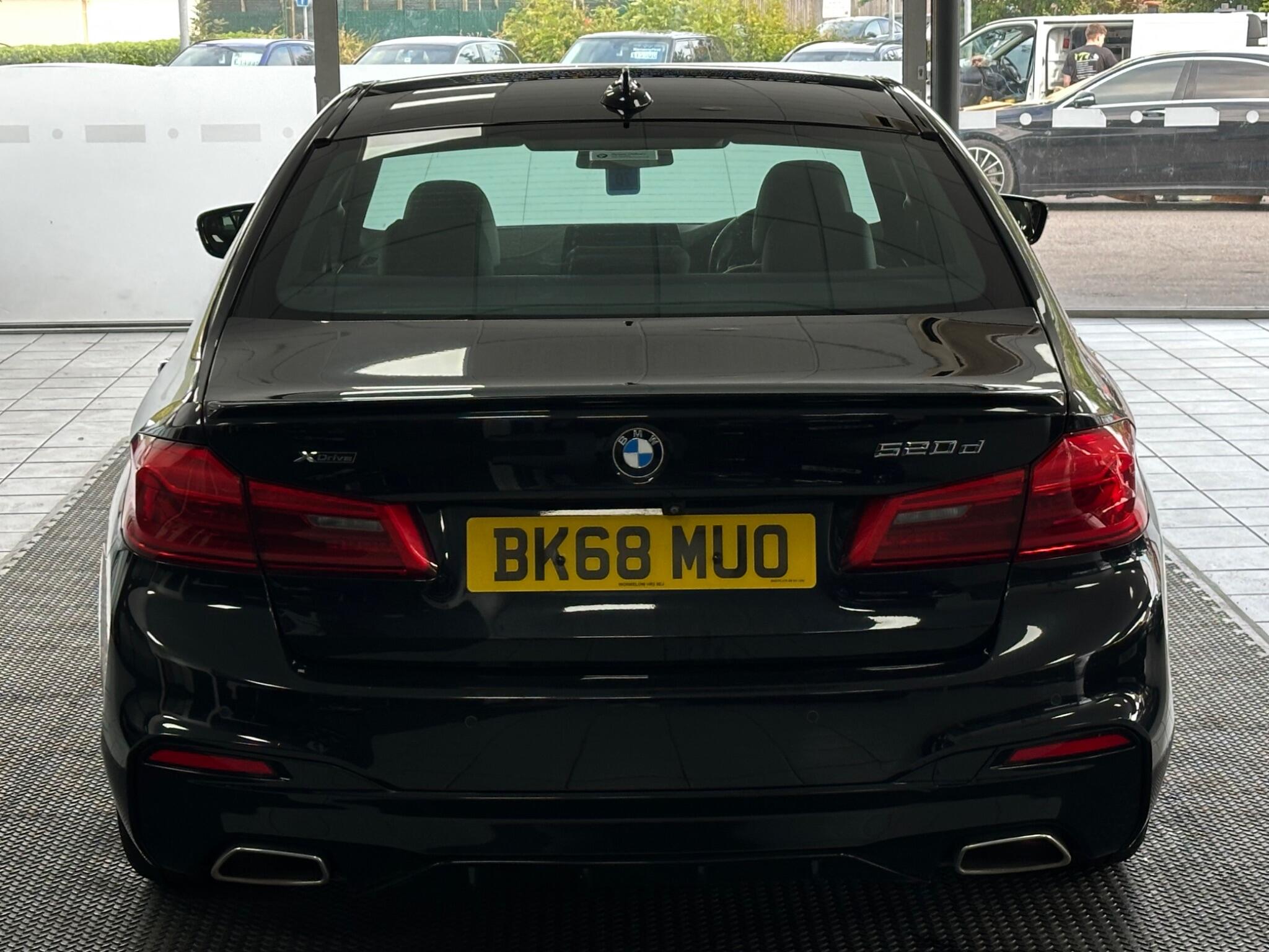 BMW 5 Series view 11