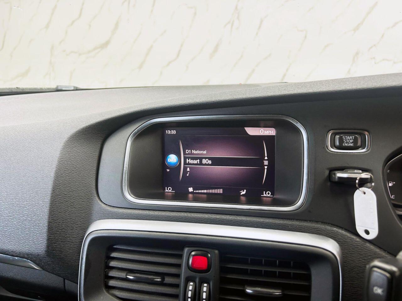 Volvo V40 view 17