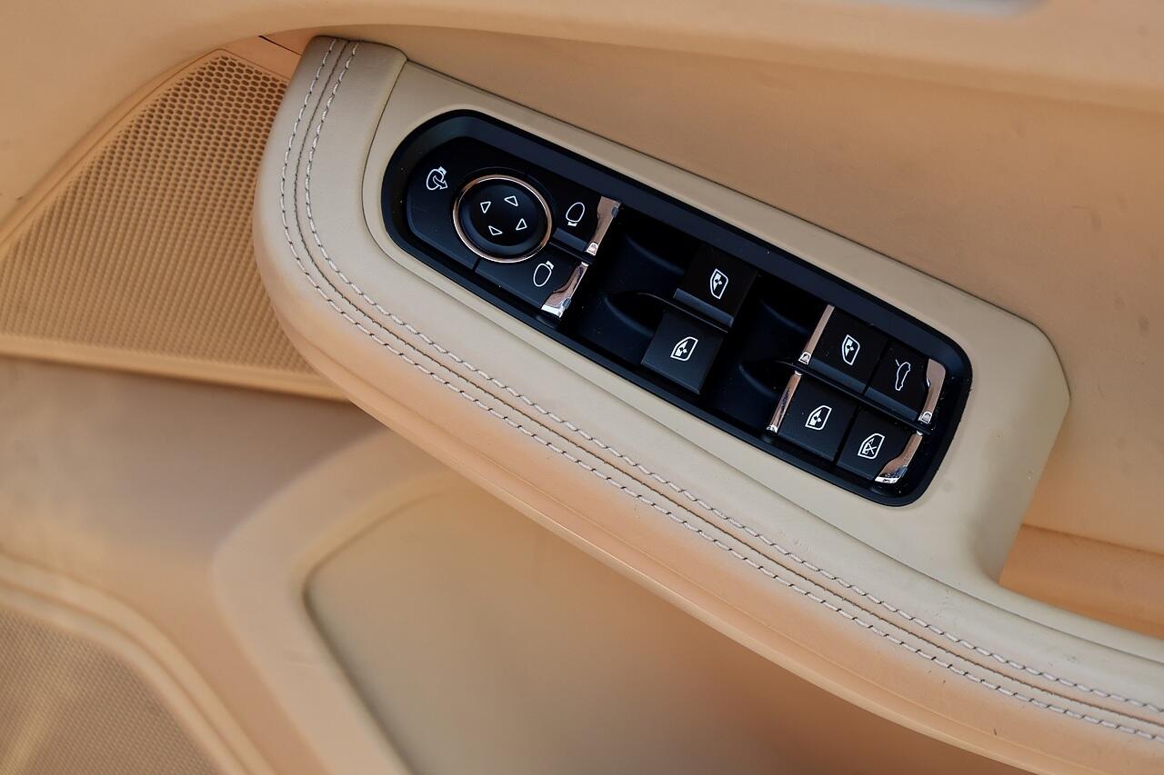 Porsche Macan view 24