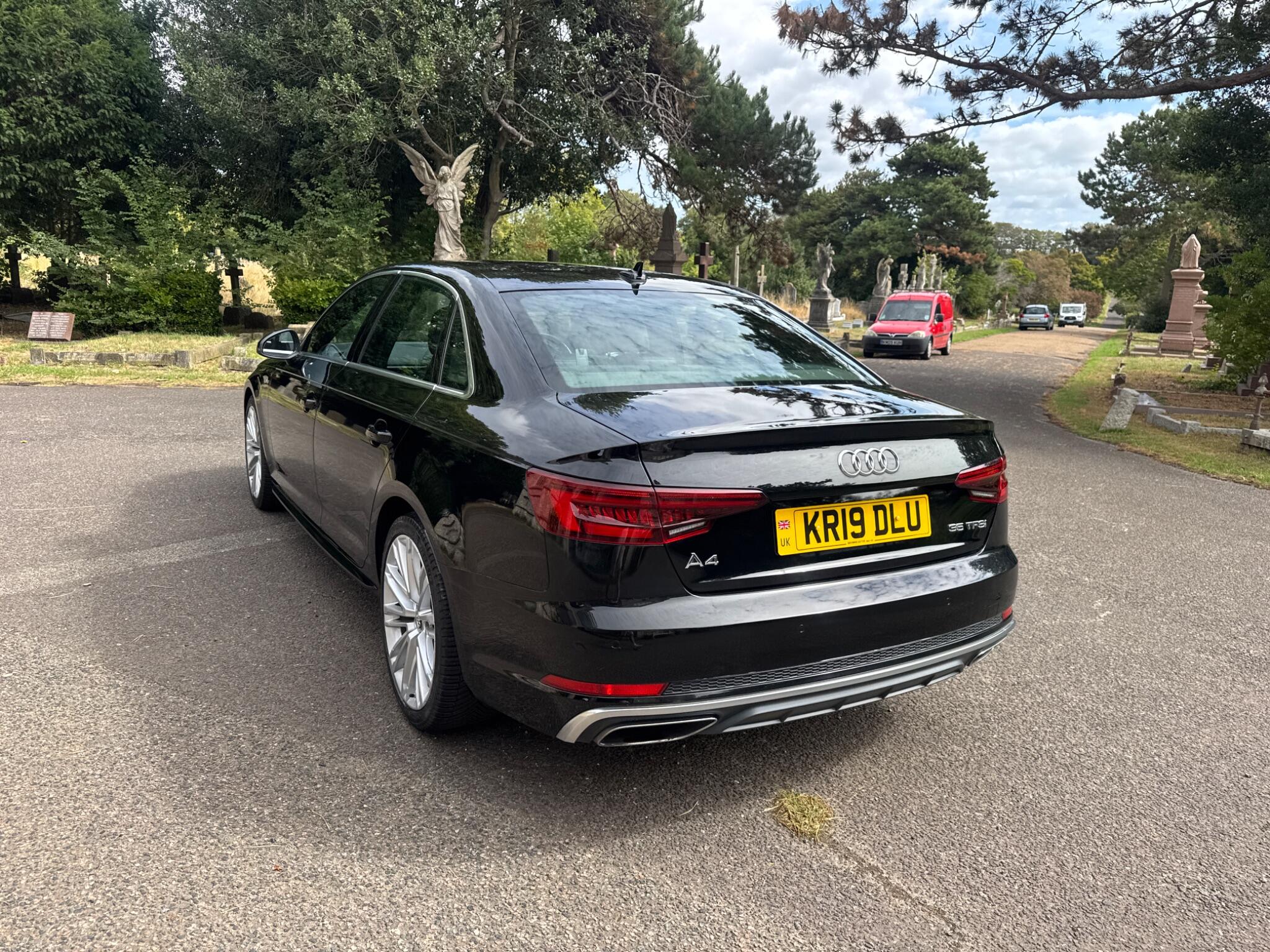 Audi A4 view 4