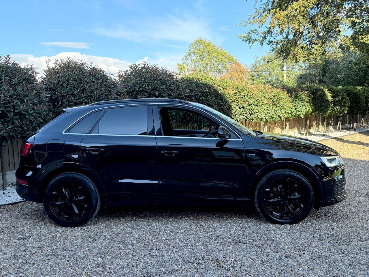 Audi Q3 view 5