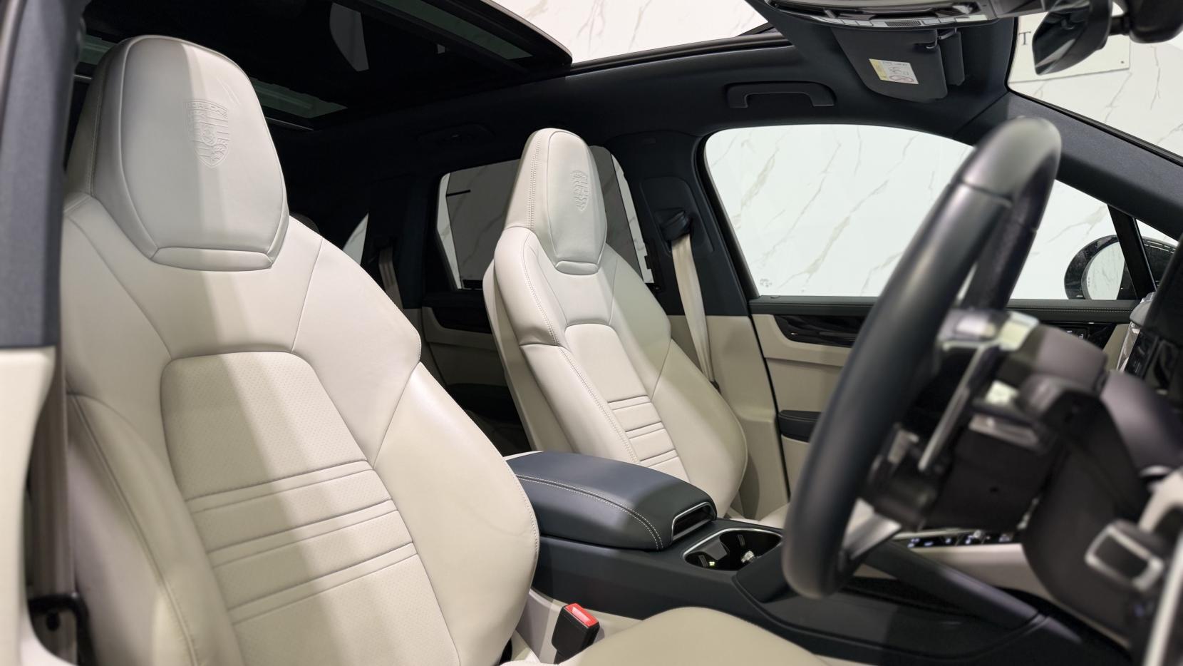 Porsche Cayenne view 3