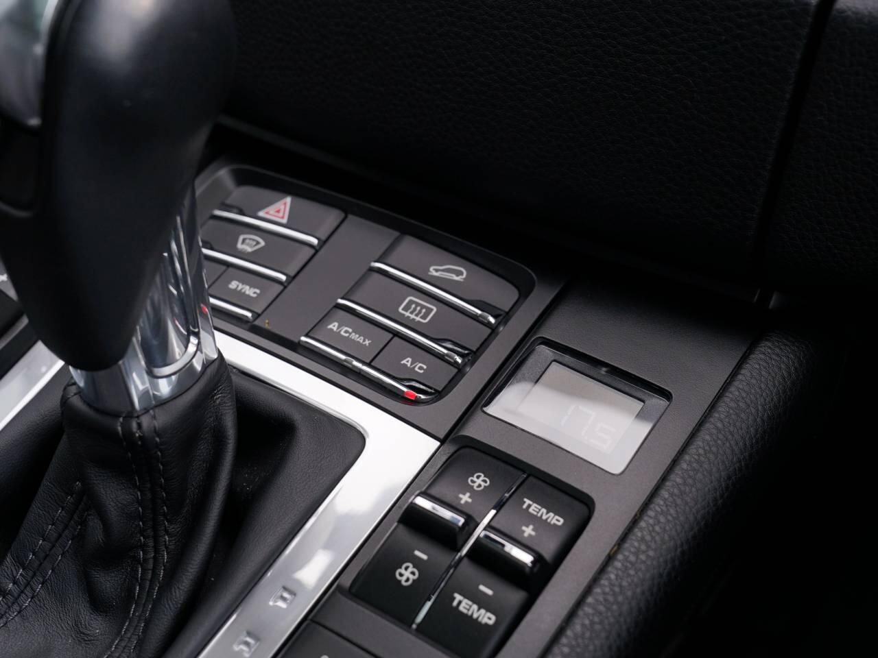 Porsche Macan view 35