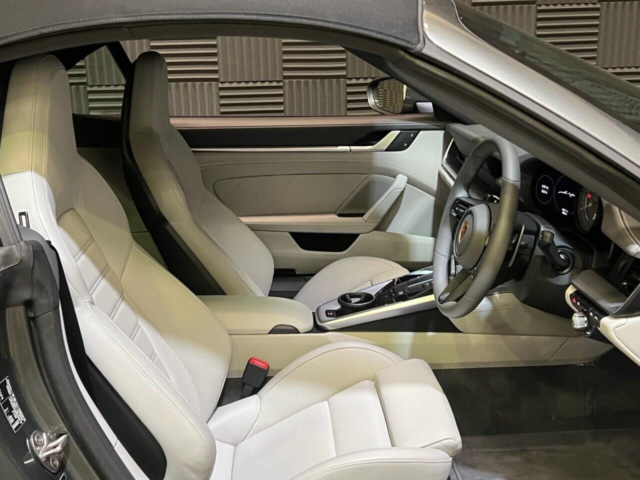 Porsche 911 view 20