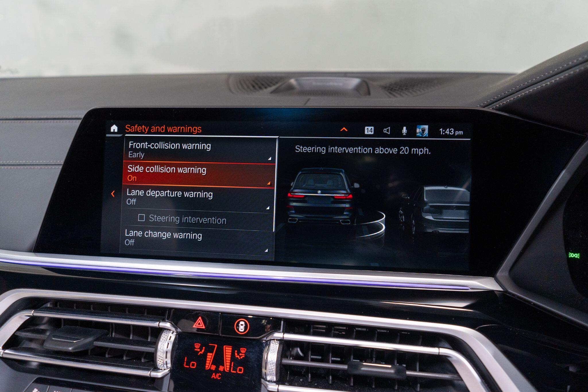 BMW X7 view 26