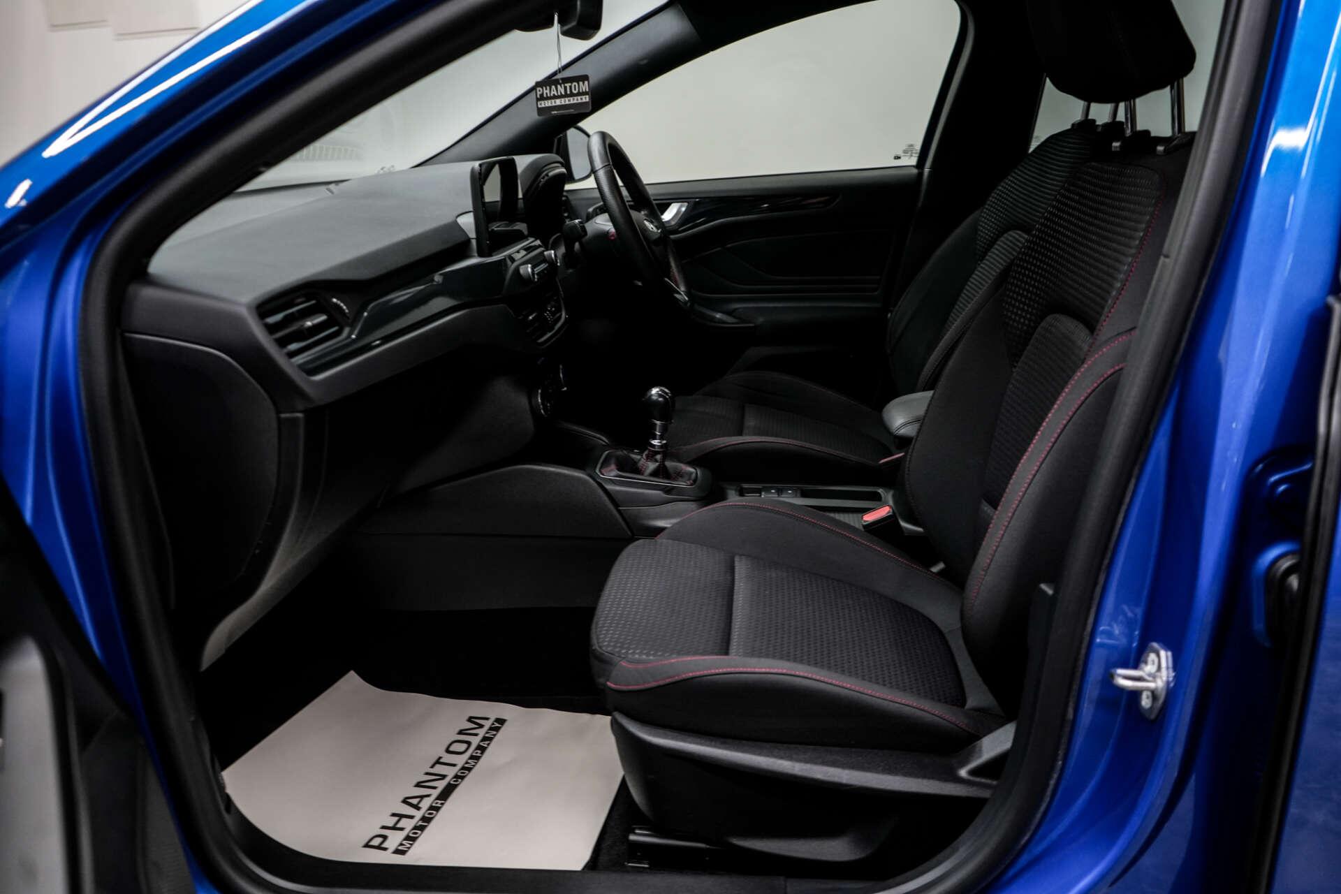 Ford Focus view 22