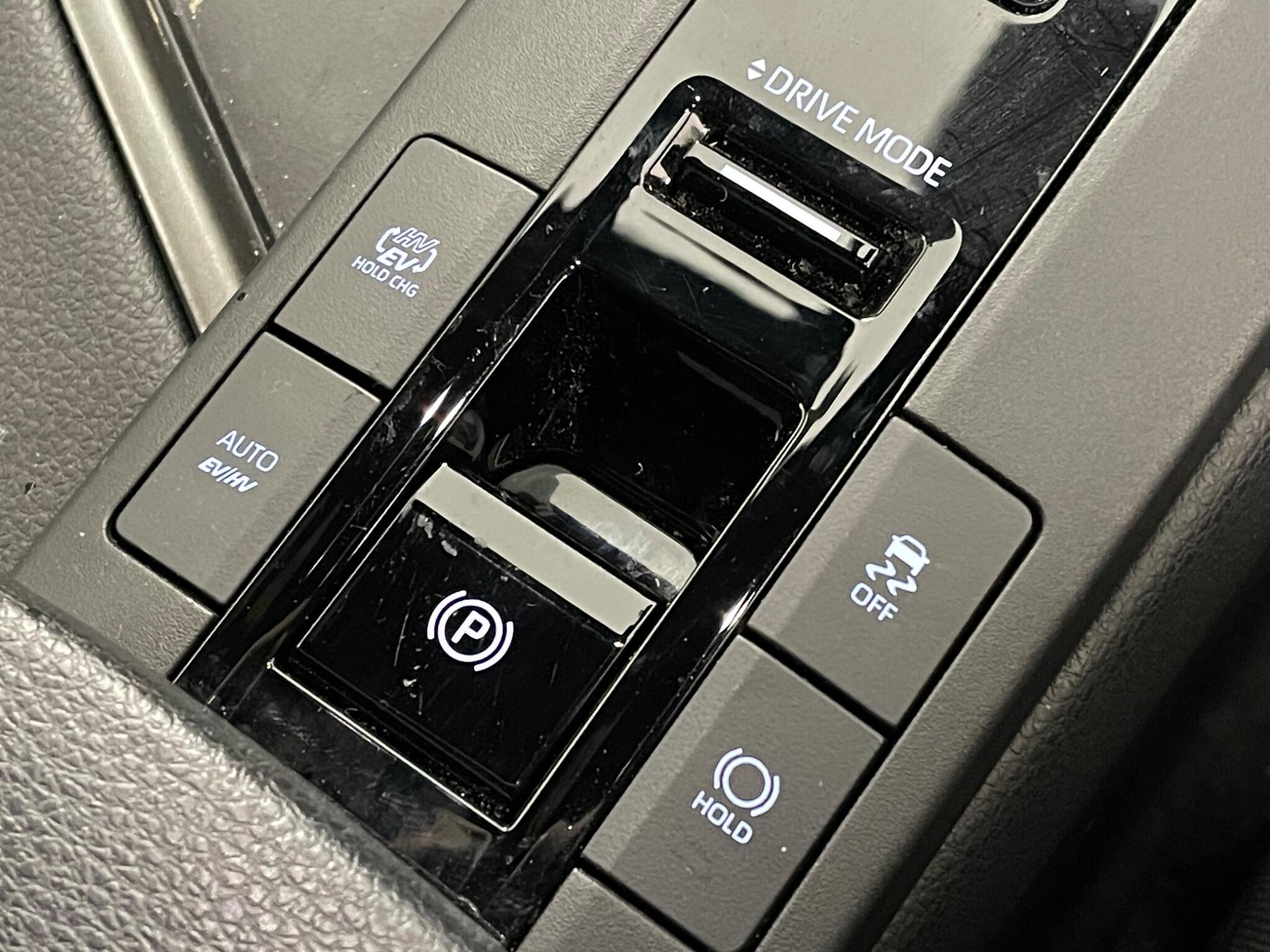 Toyota C-HR view 16