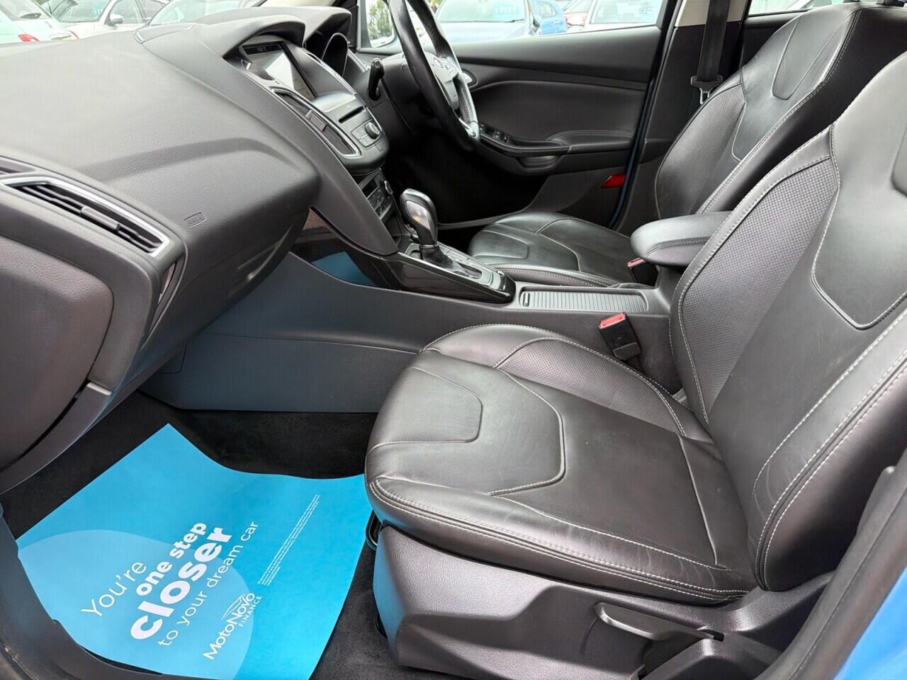 Ford Focus view 23