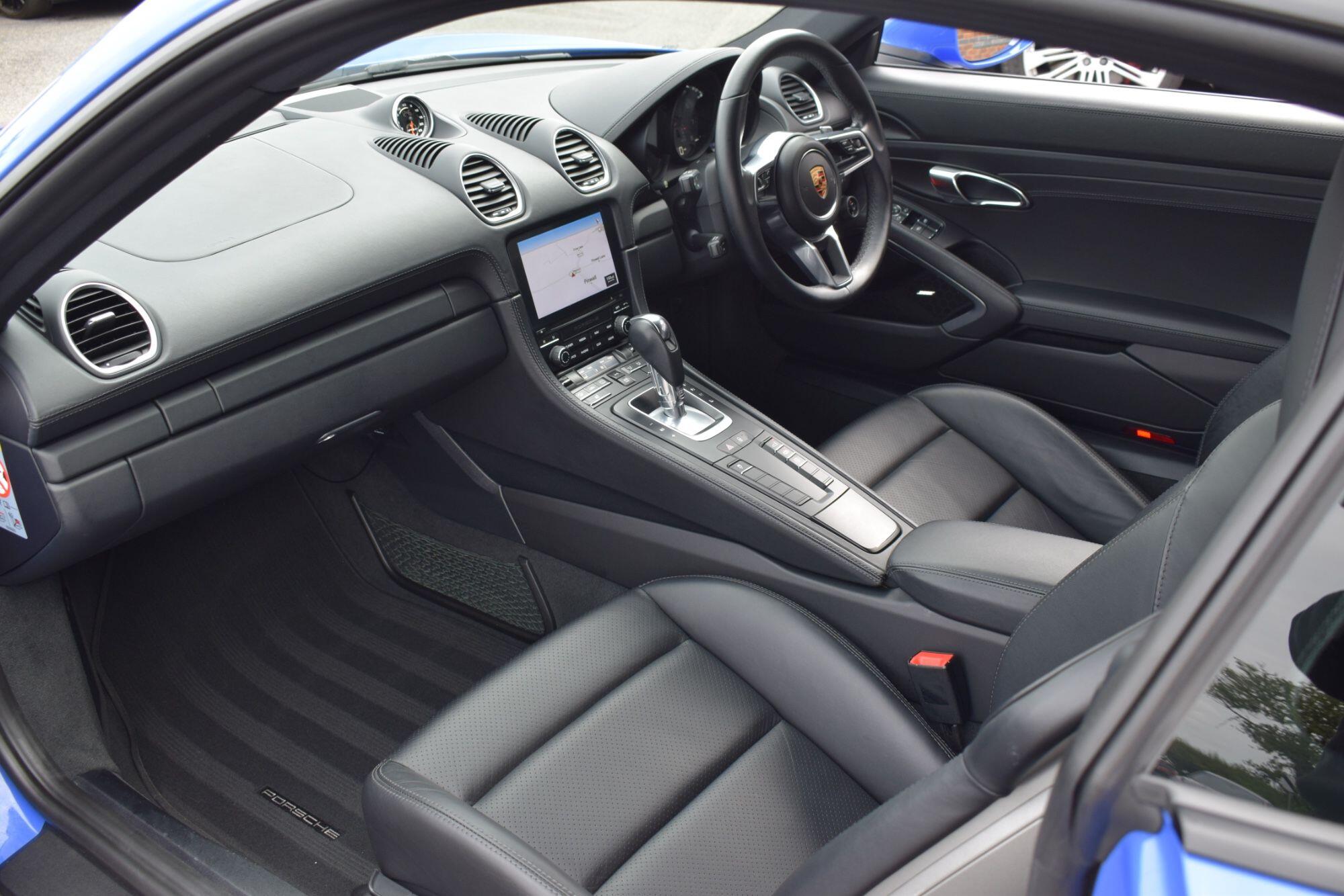 Porsche Cayman view 30