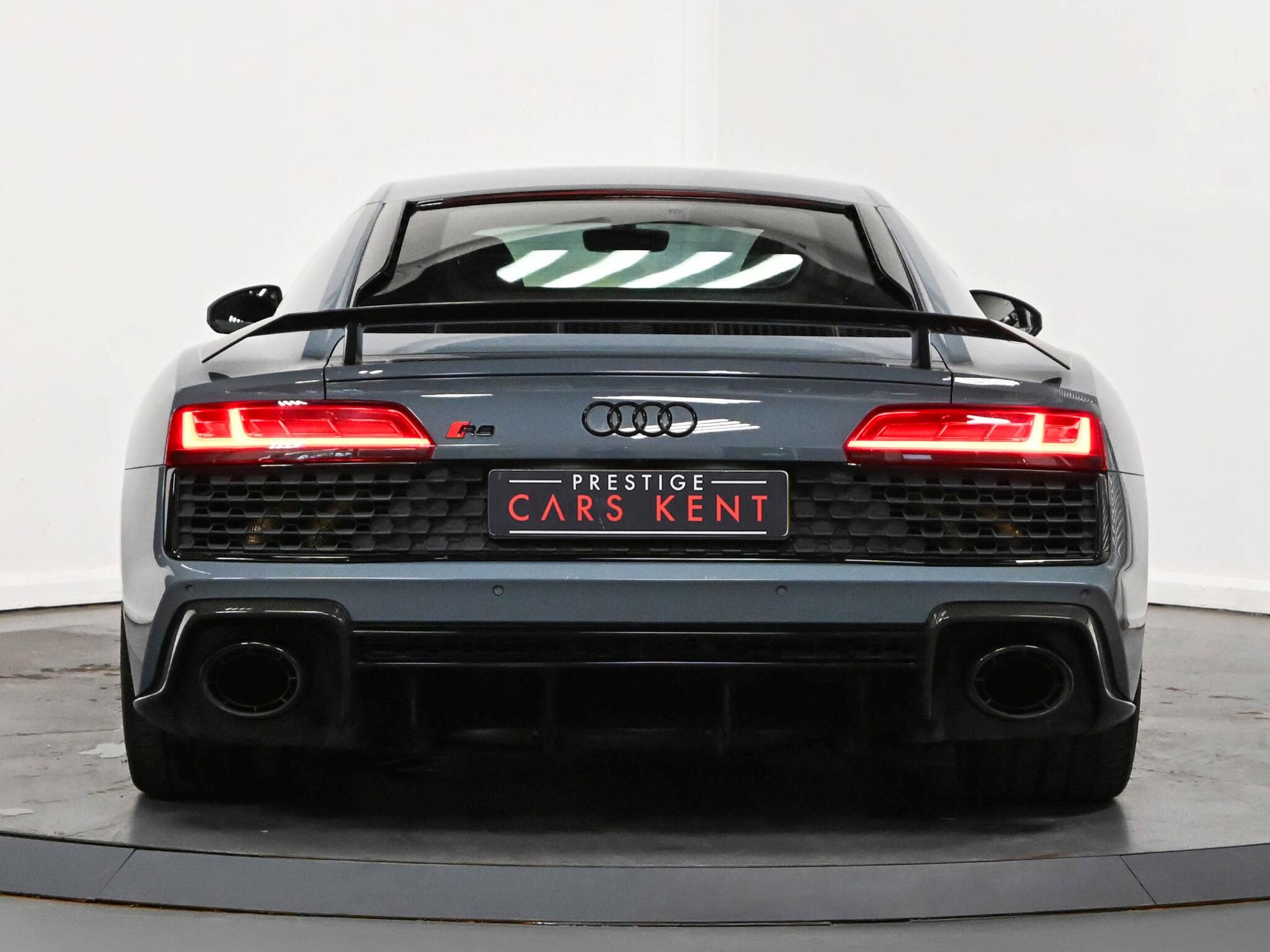 Audi R8 view 21