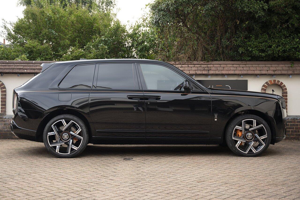 Rolls-Royce Cullinan view 3