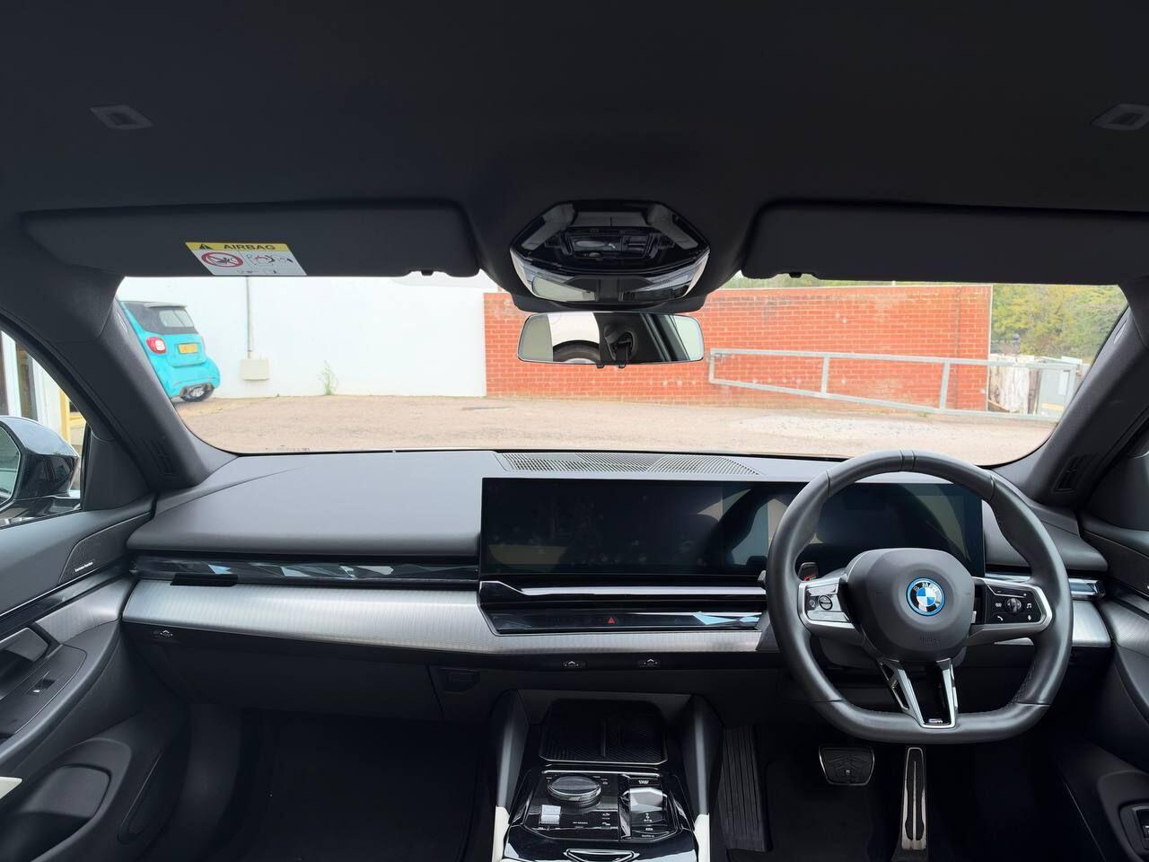 BMW i5 view 29
