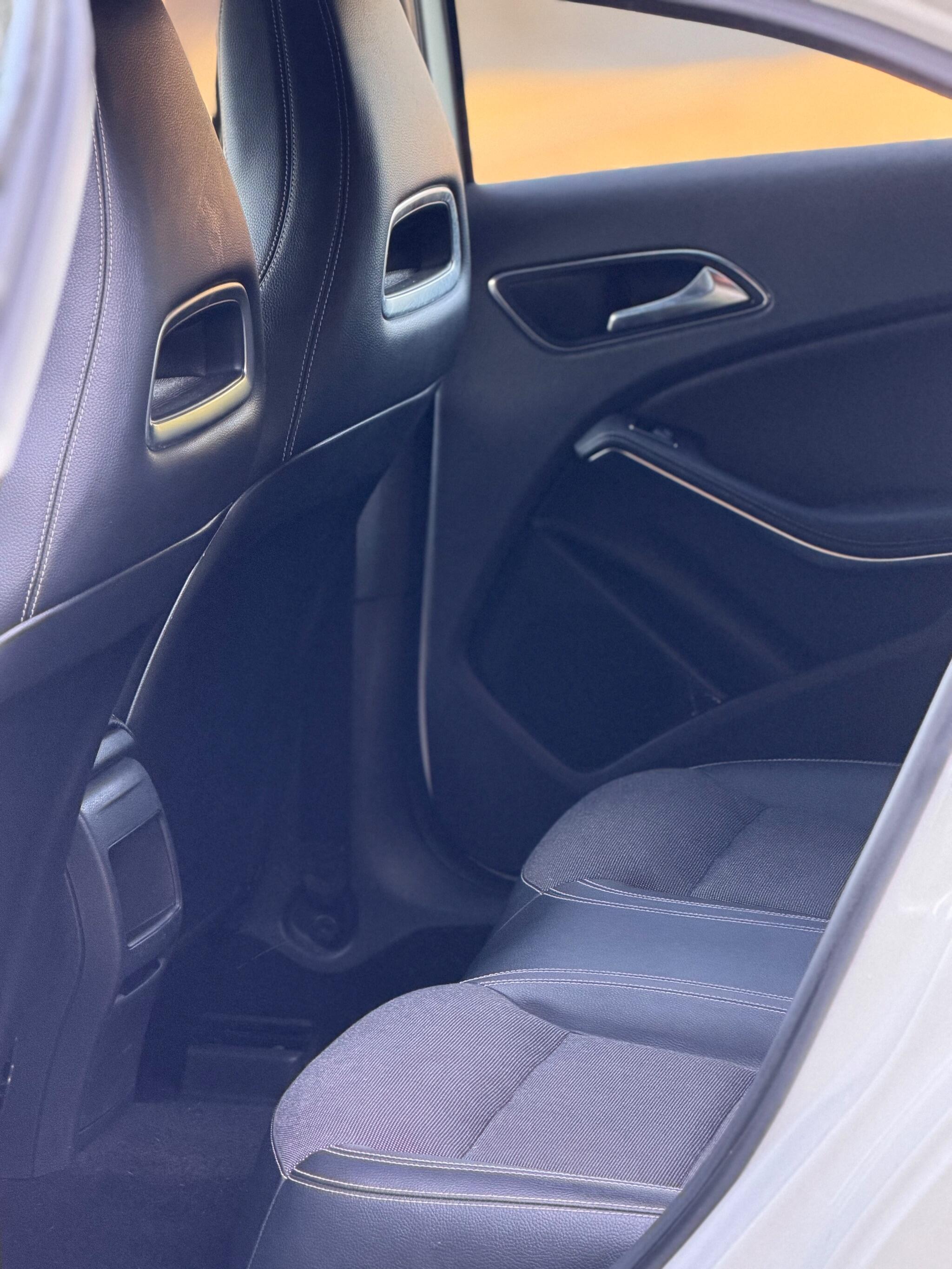 2013 Mercedes-Benz A Class 1.5 A180 CDI SE Euro 5 (s/s) 5dr image 24