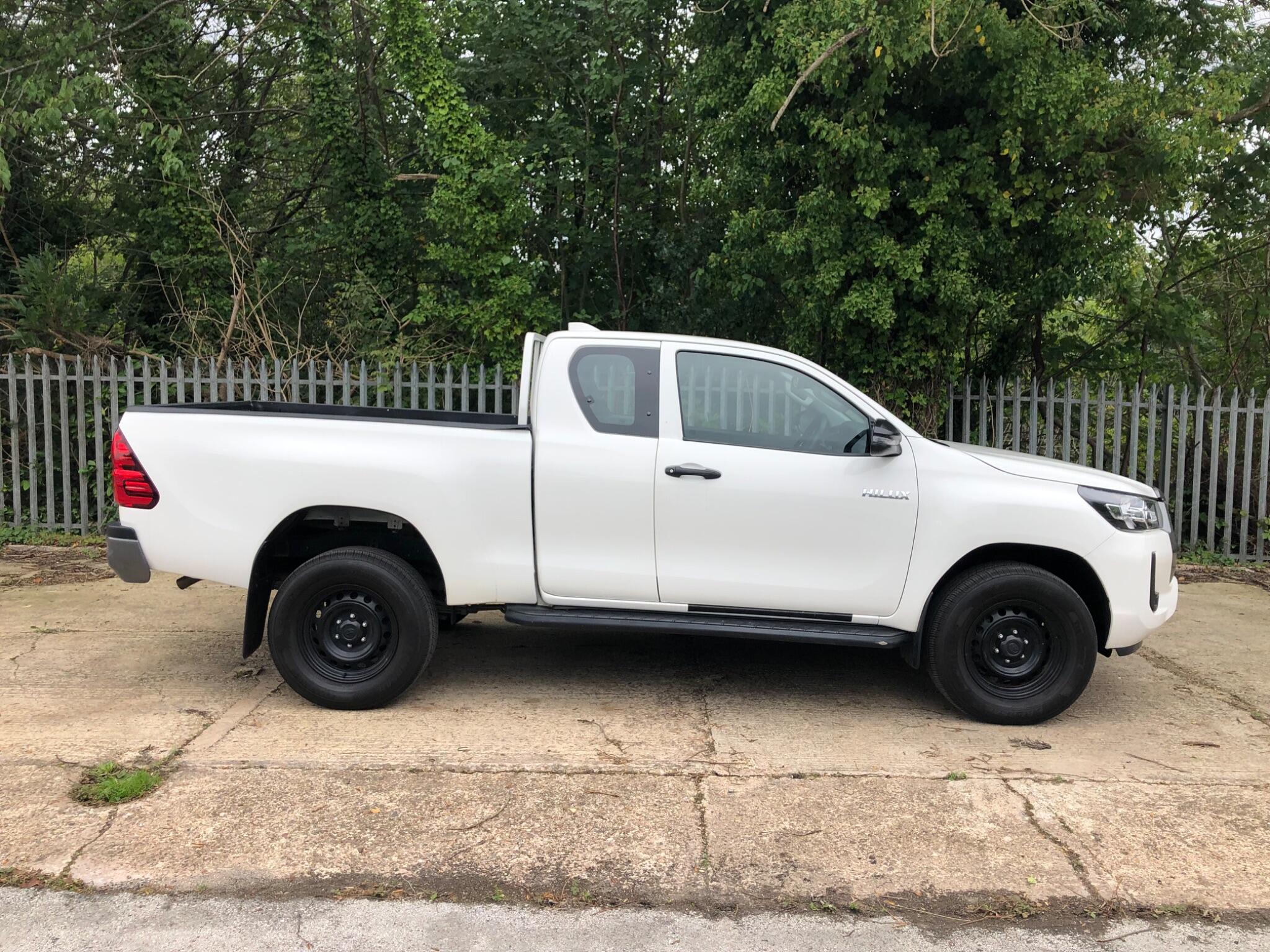 Toyota Hilux view 3