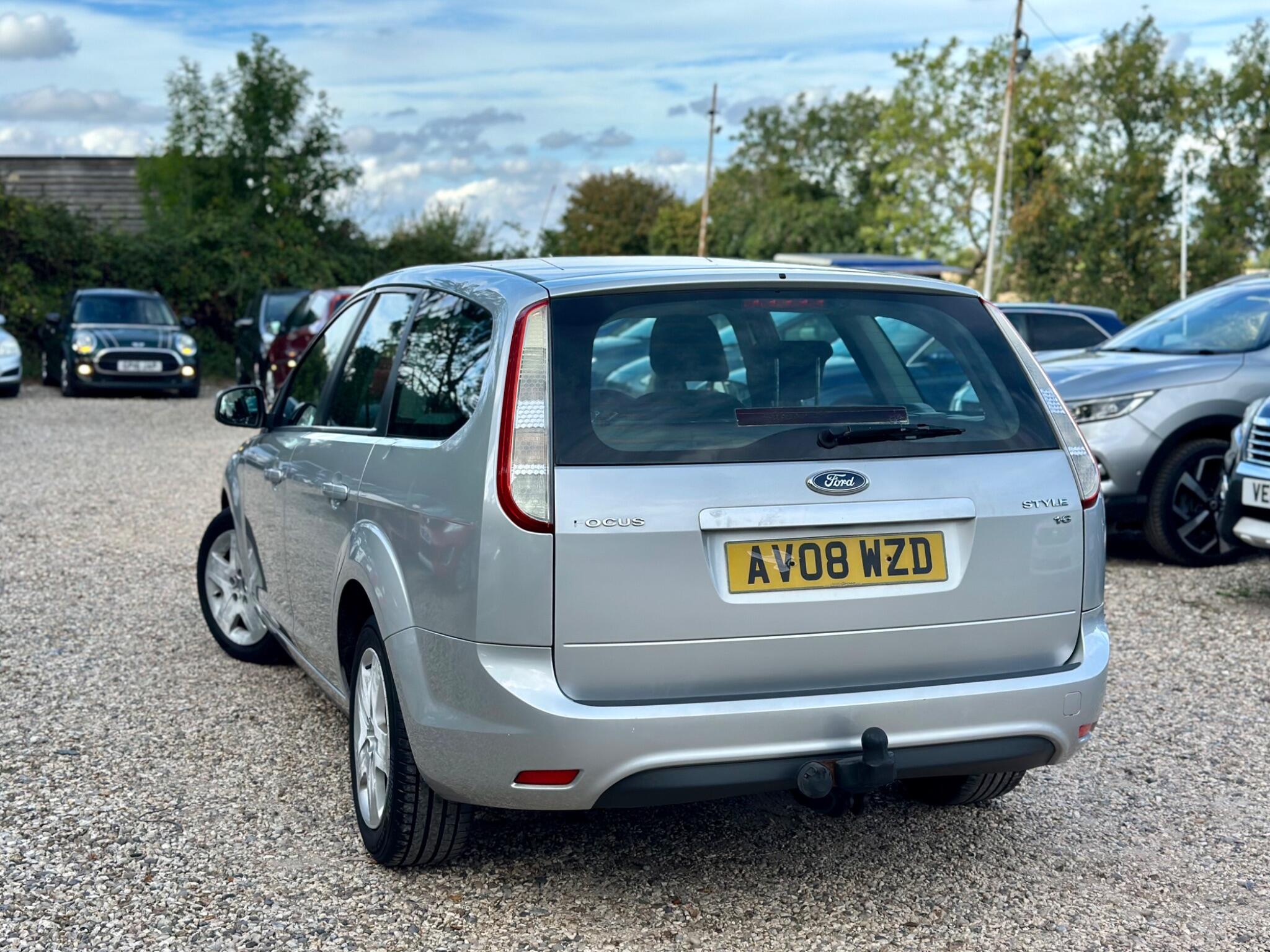 Ford Focus view 11