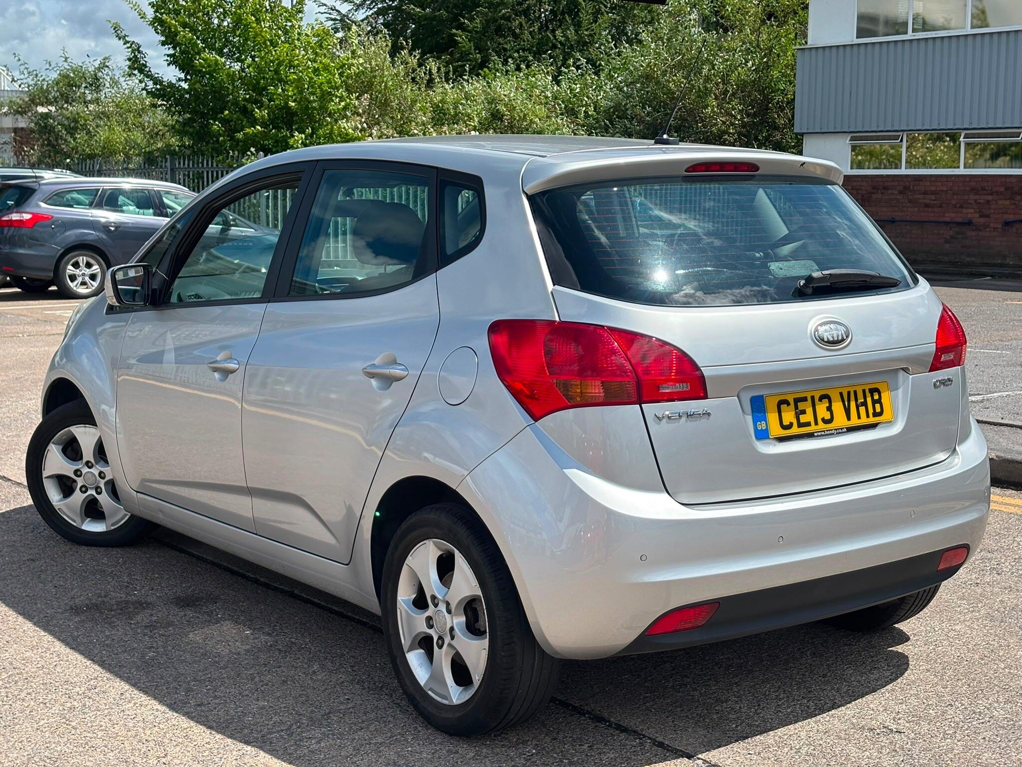 Kia Venga view 8