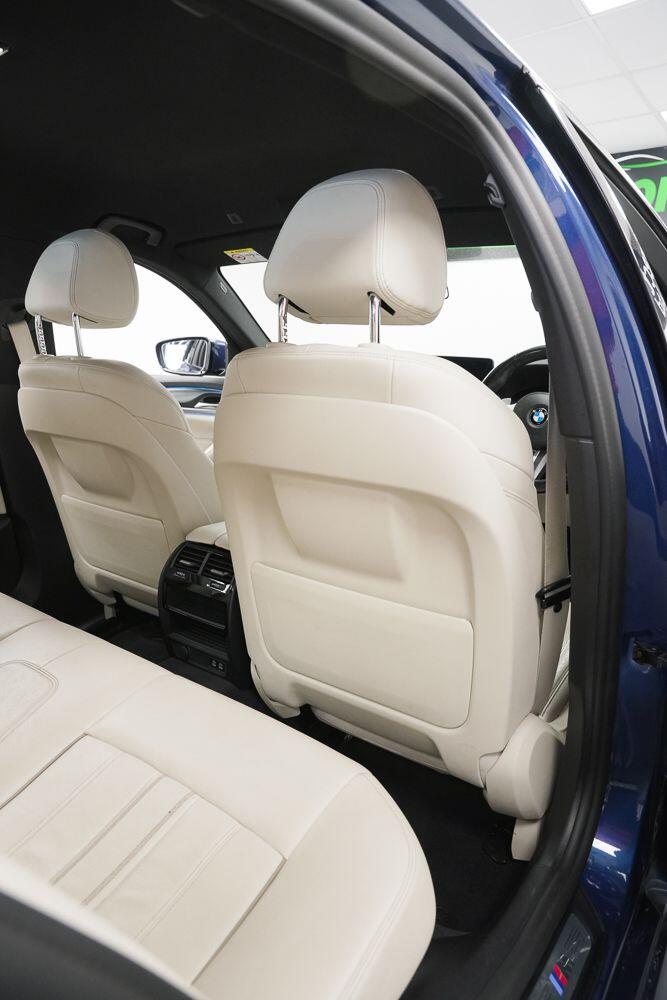 BMW 5 Series view 16