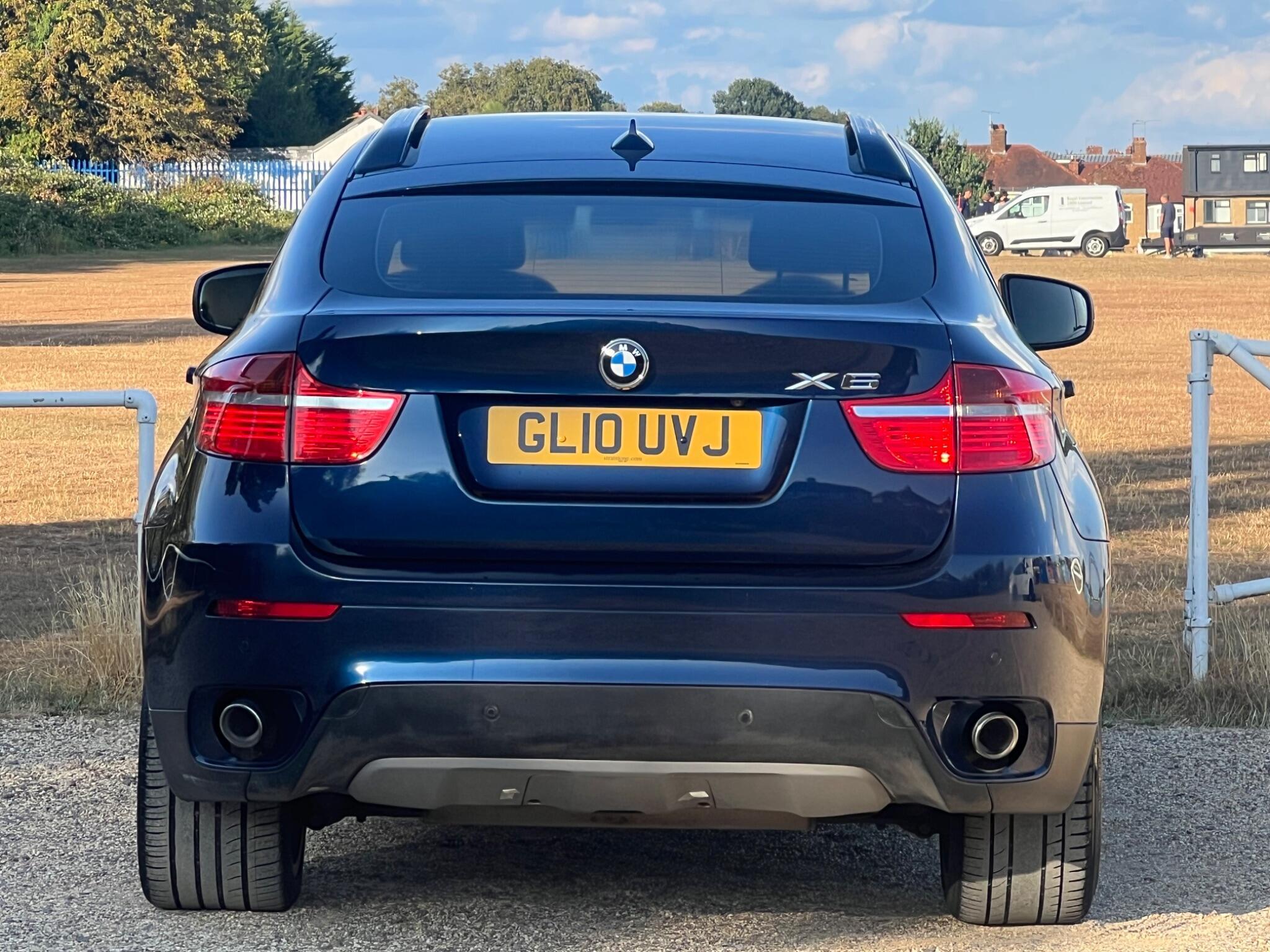BMW X6 view 10