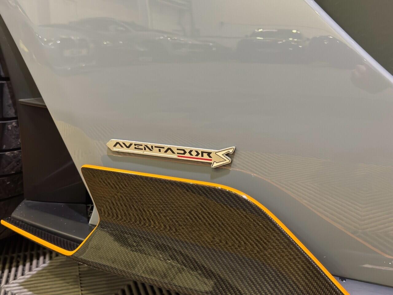 Lamborghini Aventador view 7