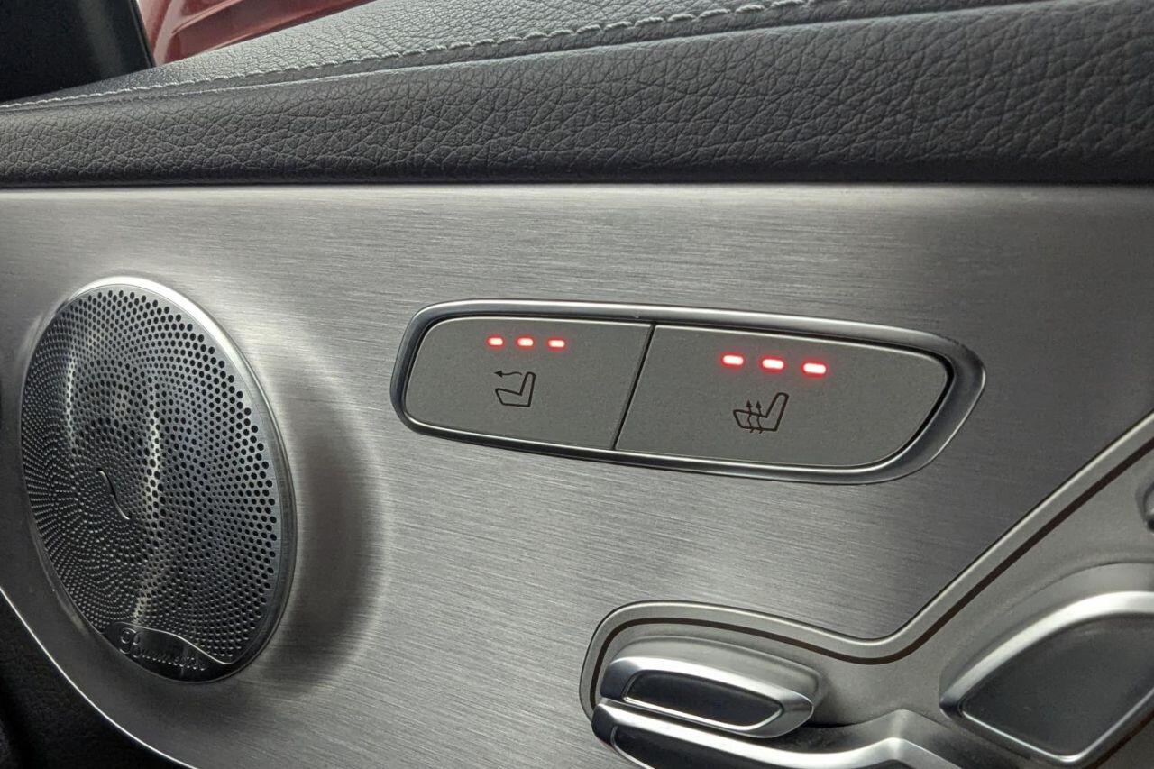Mercedes-Benz C-Class view 36