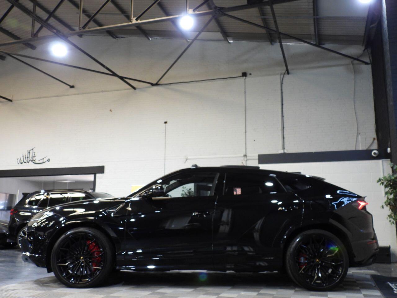 Lamborghini Urus view 14