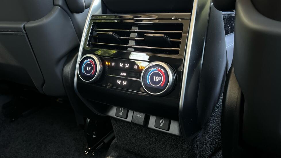 Land Rover Range Rover view 18