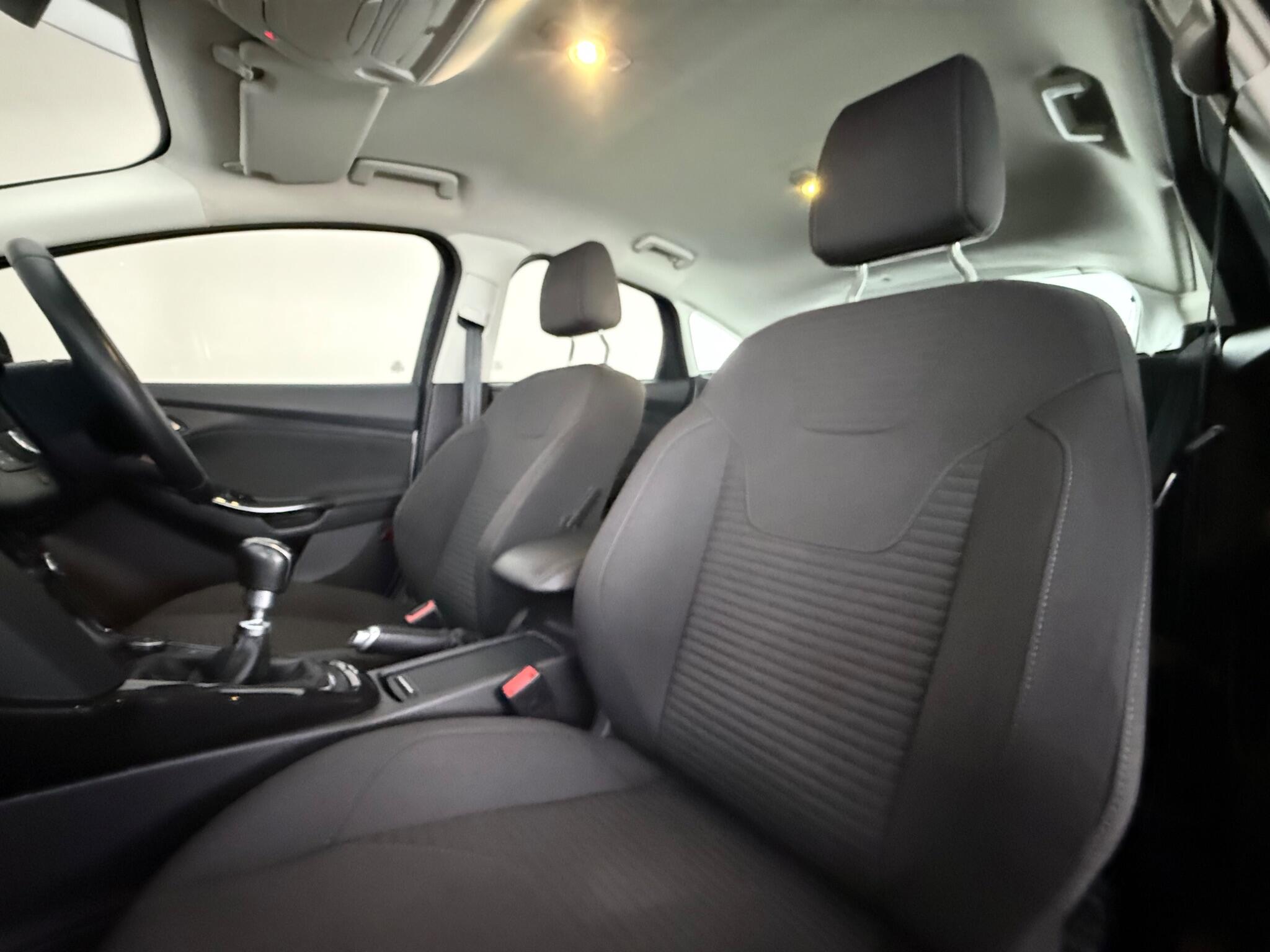 Ford Focus view 30