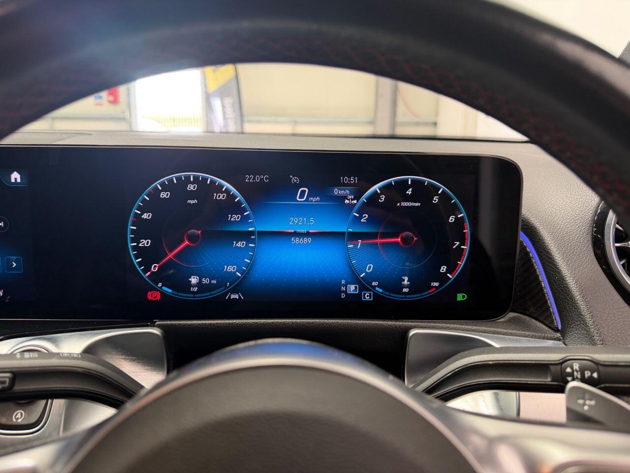 Mercedes-Benz GLB view 9