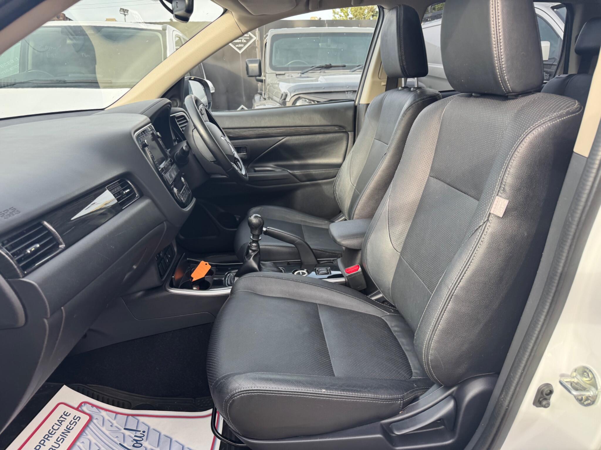 Mitsubishi Outlander view 43