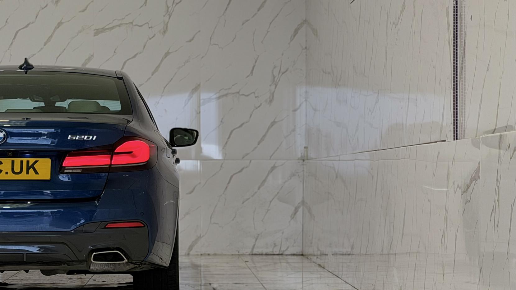 BMW 5 Series view 46