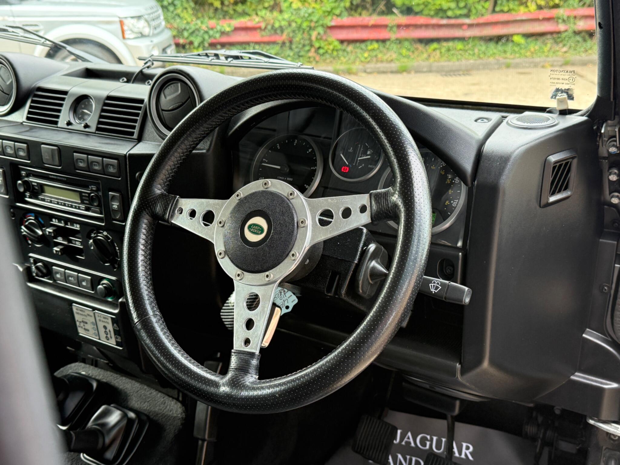 Land Rover Defender view 27