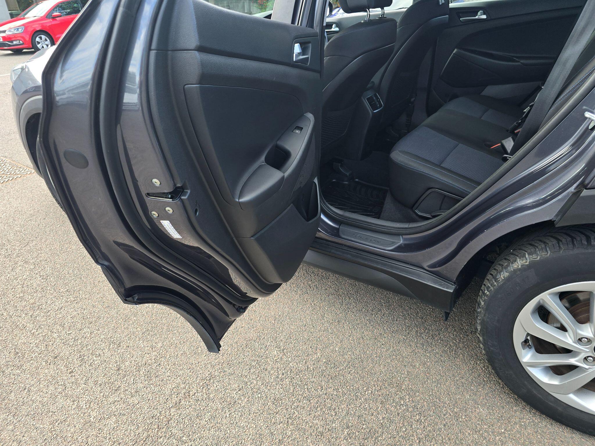 Hyundai Tucson view 50