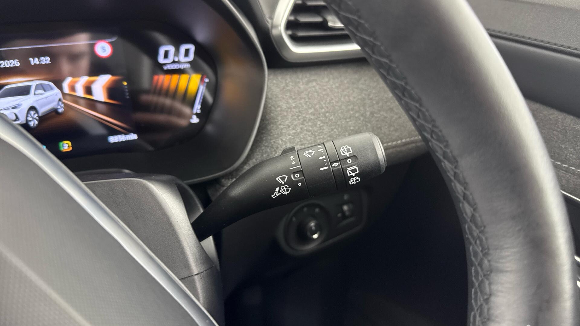 MG ZS view 34