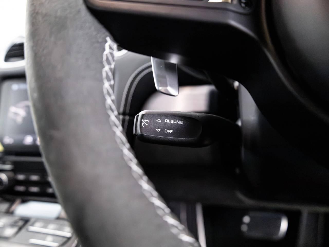 Porsche Cayman view 35