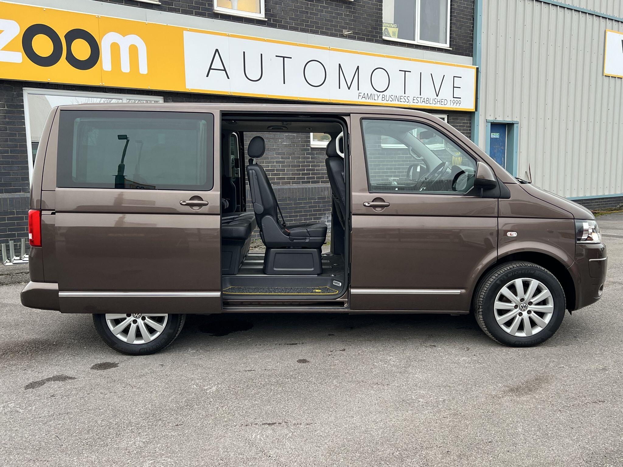 Volkswagen Caravelle view 6