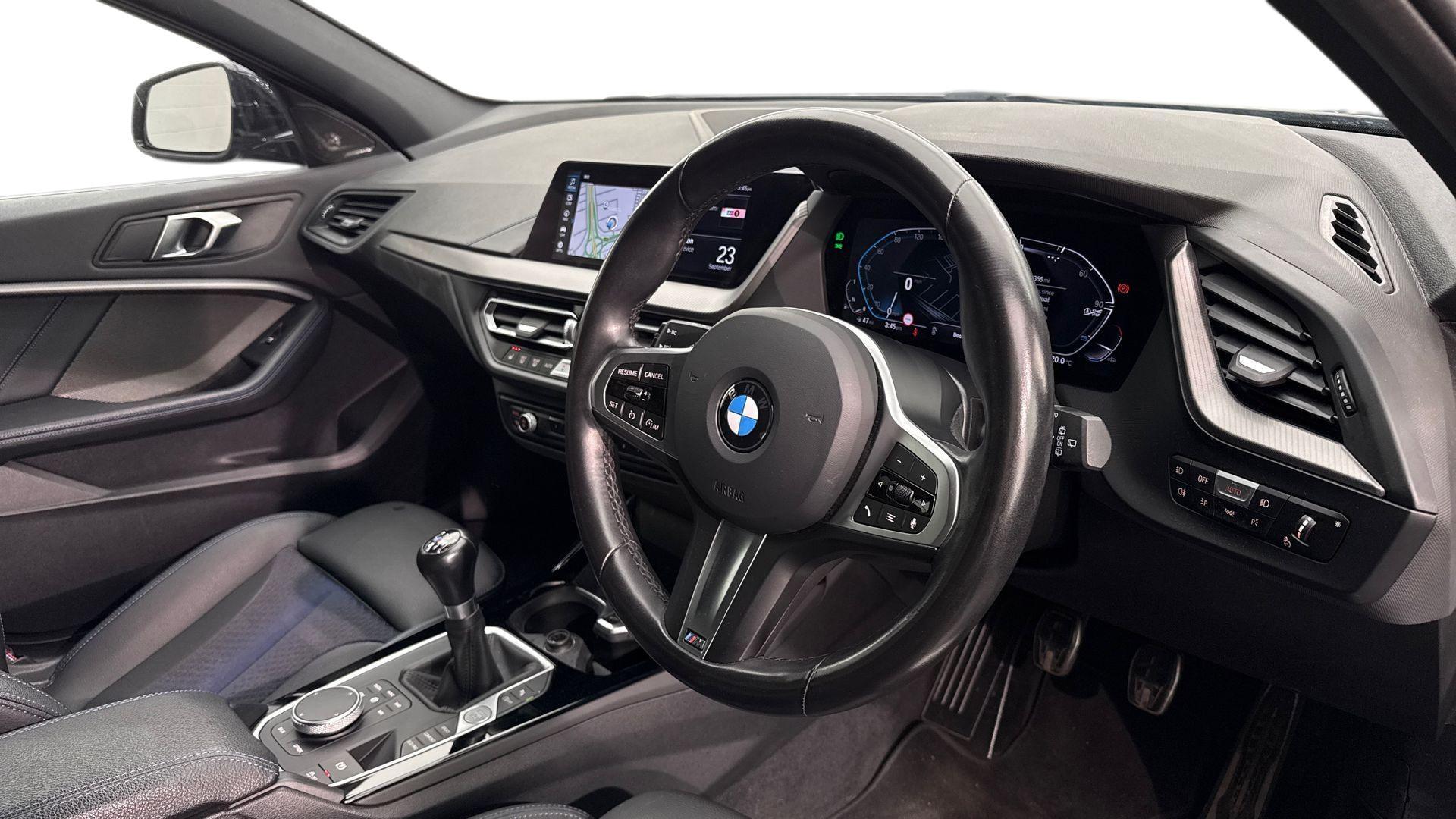 BMW 1 Series view 6