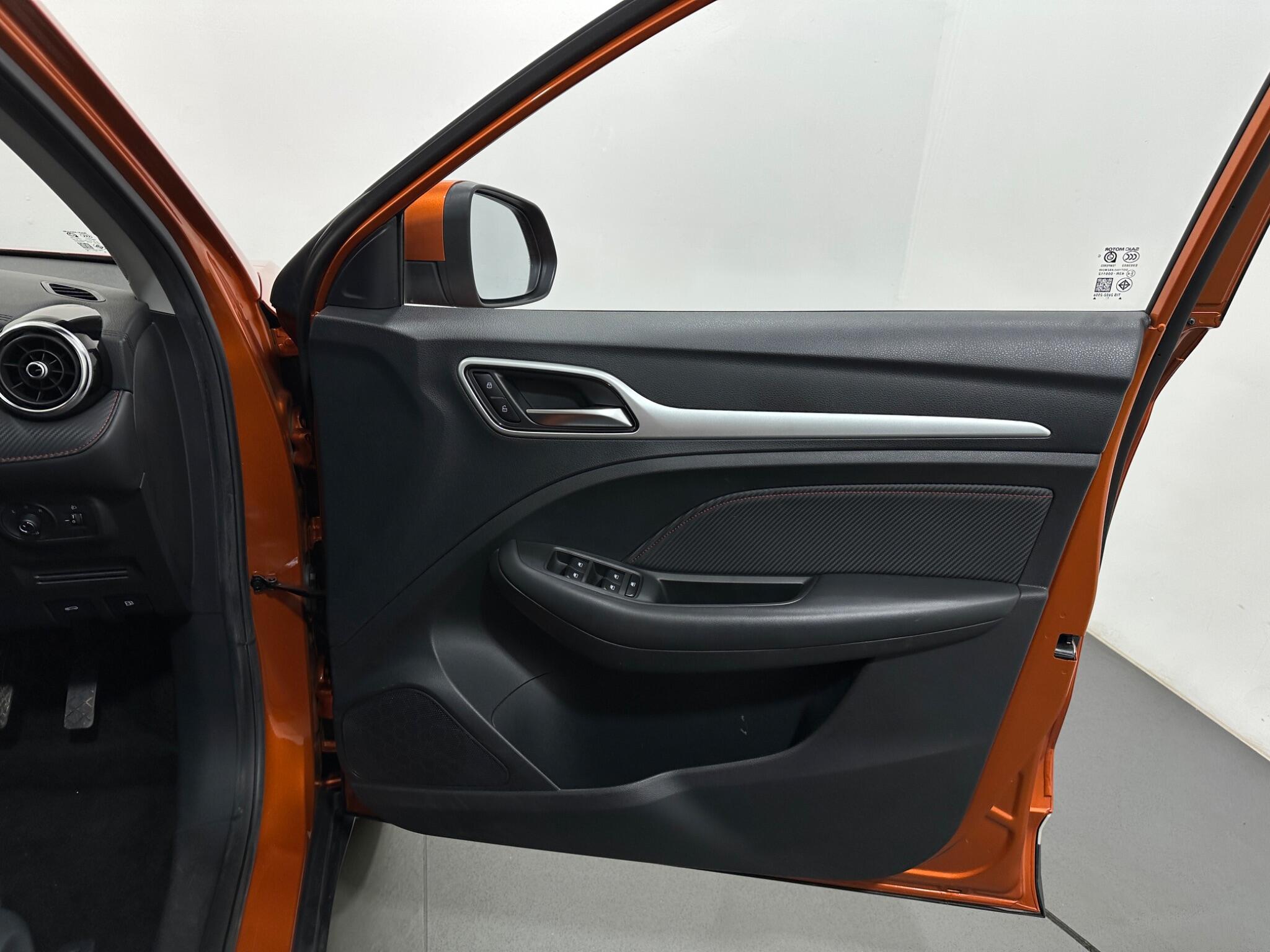 MG ZS view 33