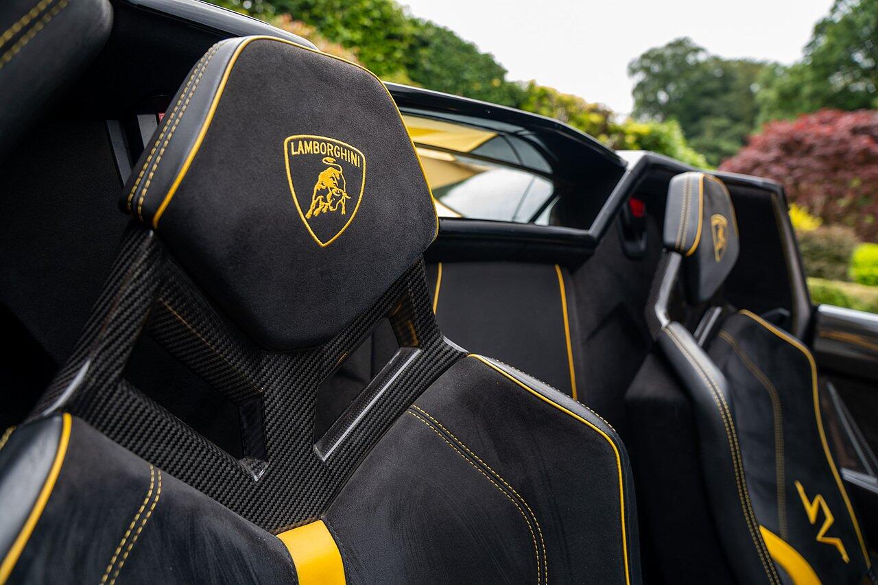 Lamborghini Aventador view 52
