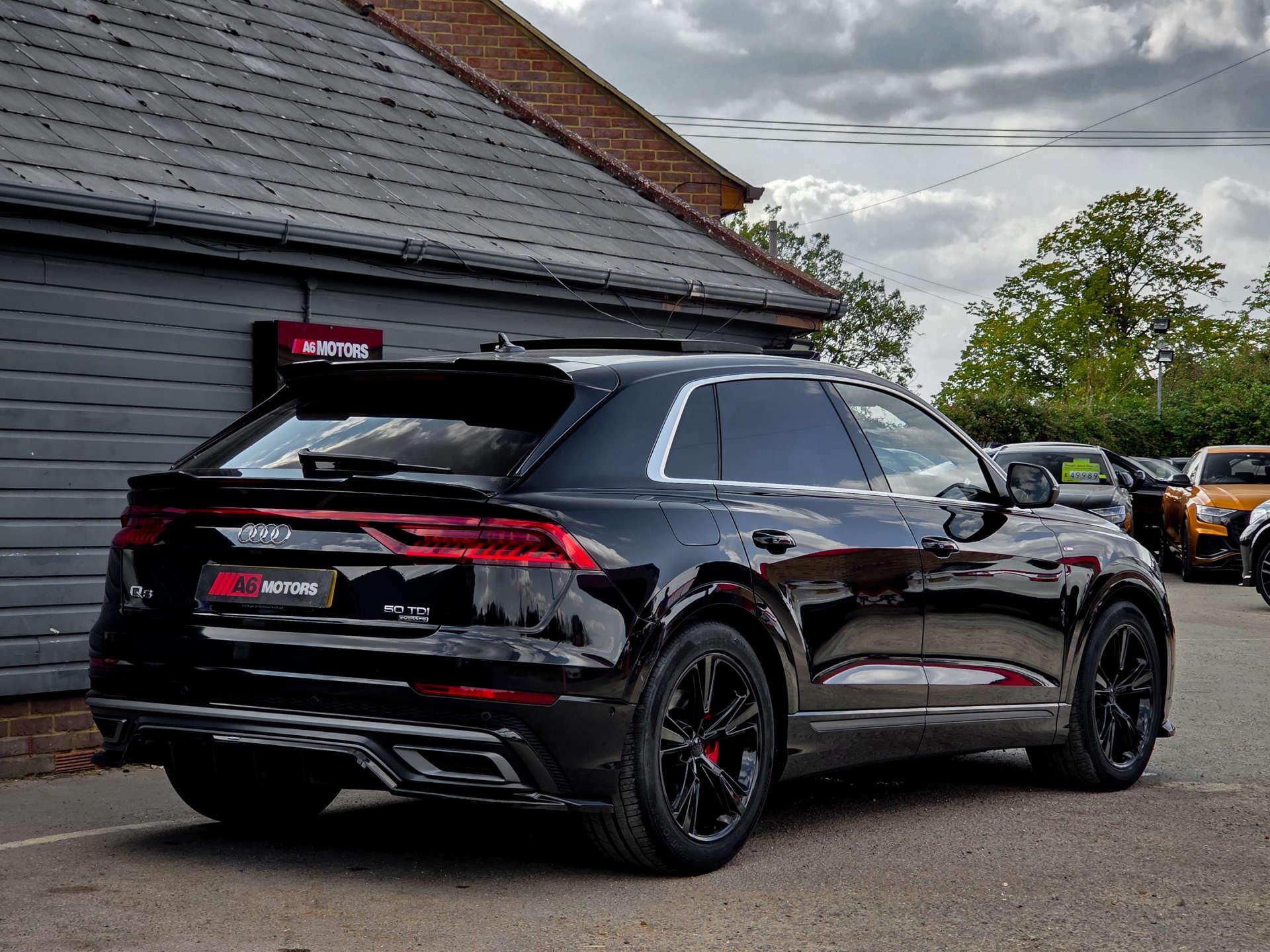 Audi Q8 view 12