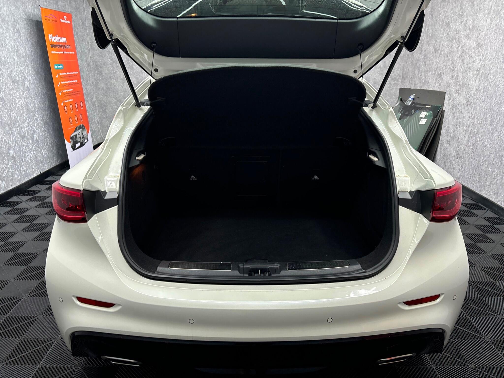 Infiniti Q30 view 23