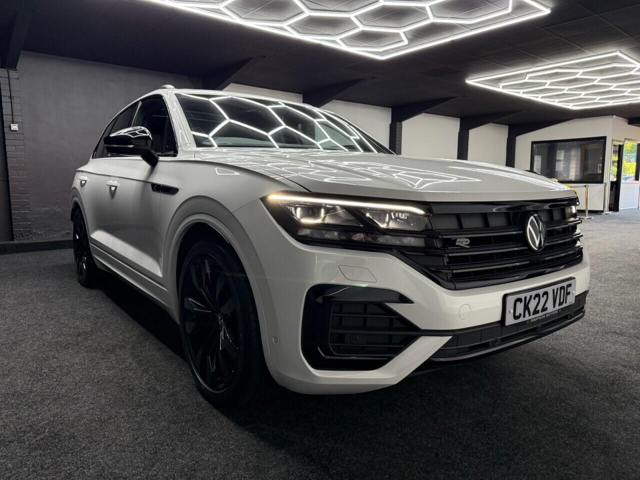 Volkswagen Touareg view 20