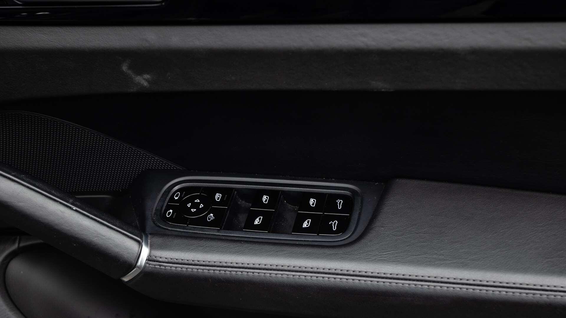 Porsche Cayenne view 29