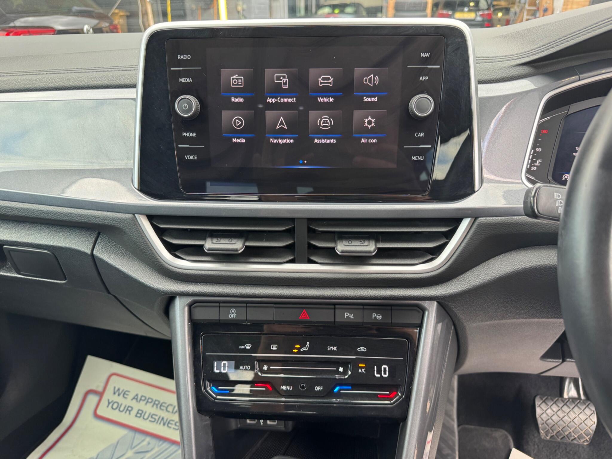 Volkswagen T-Roc view 38