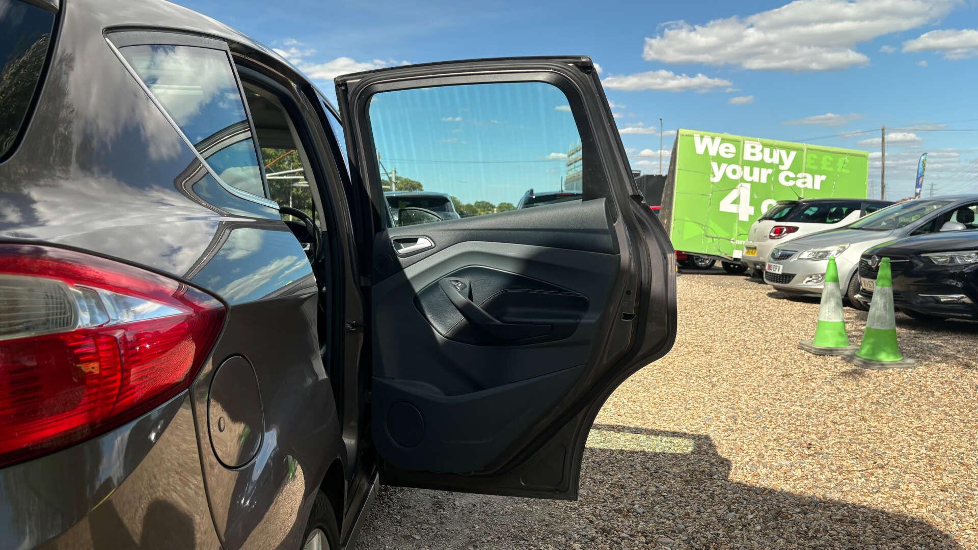 Ford C-Max view 37