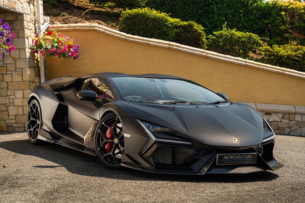 Lamborghini Revuelto view 32