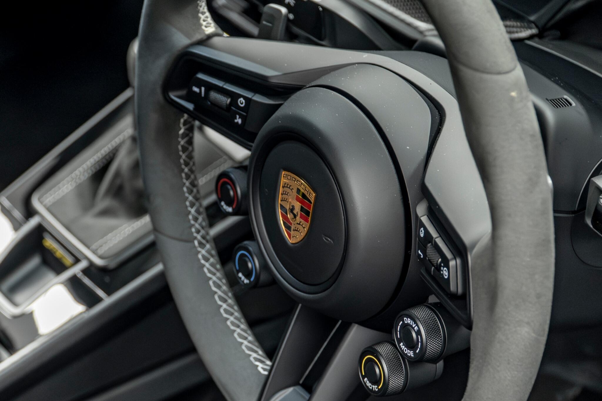 Porsche 911 view 35
