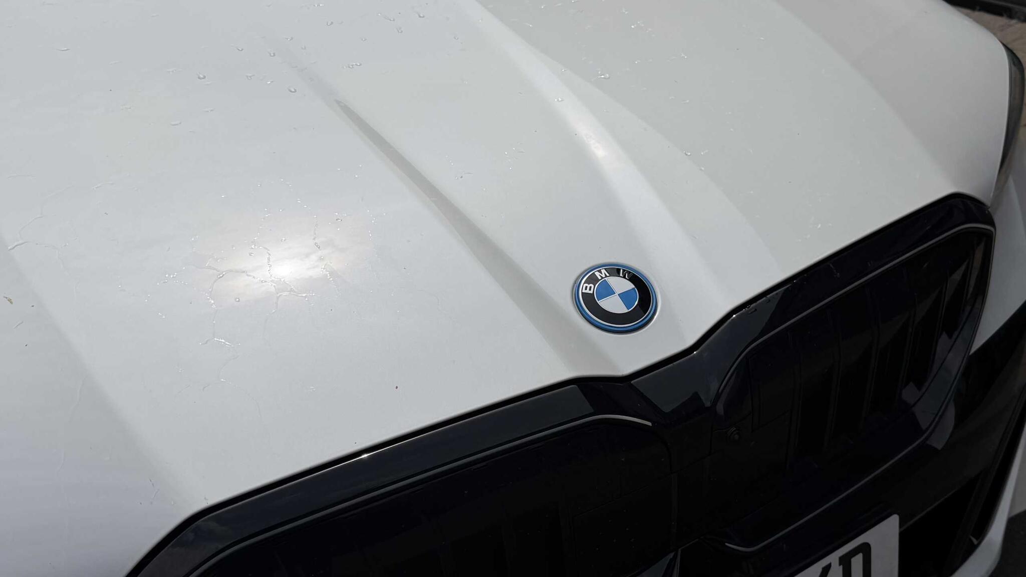 BMW 5 Series view 15