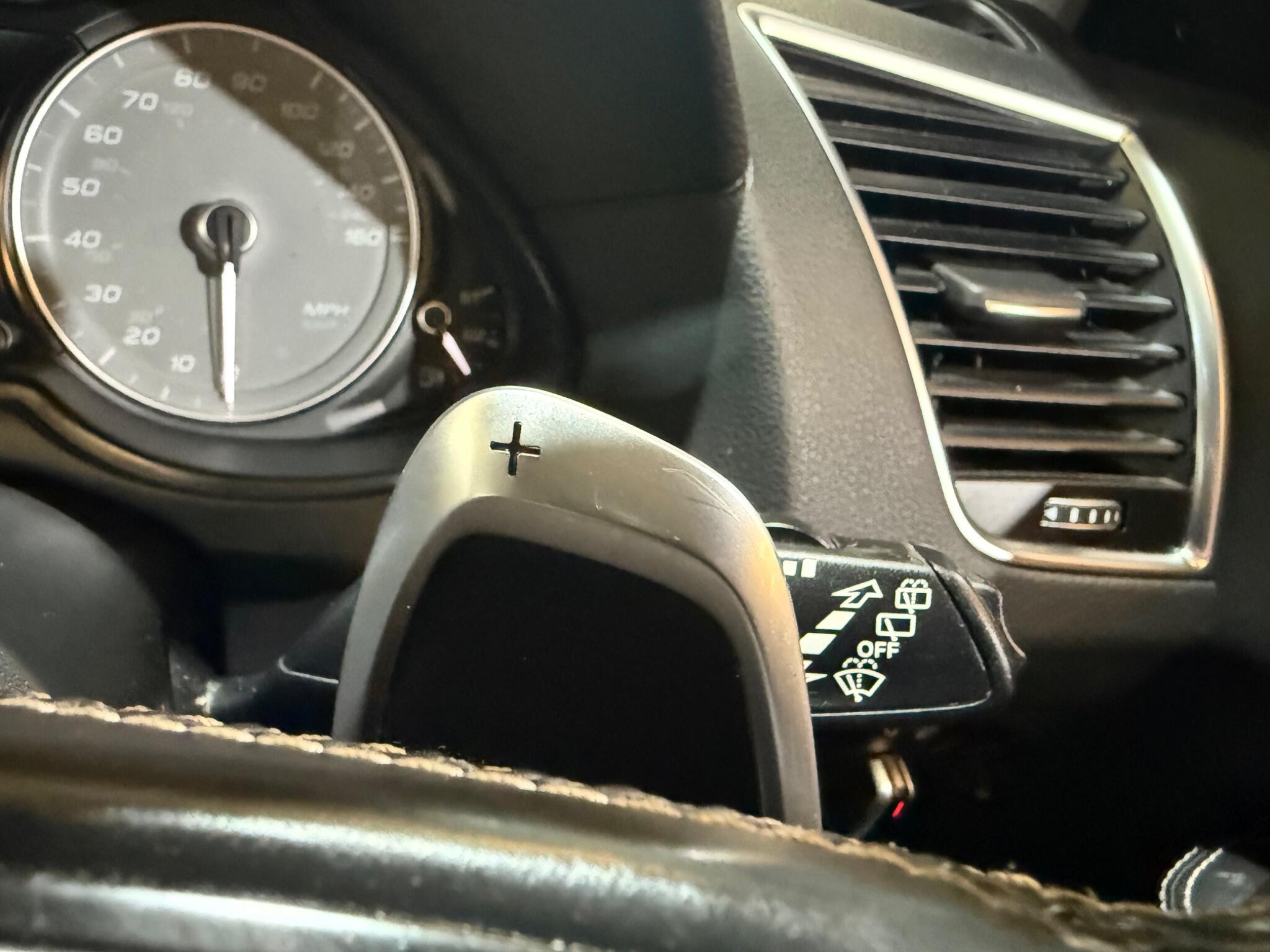 Audi SQ5 view 32