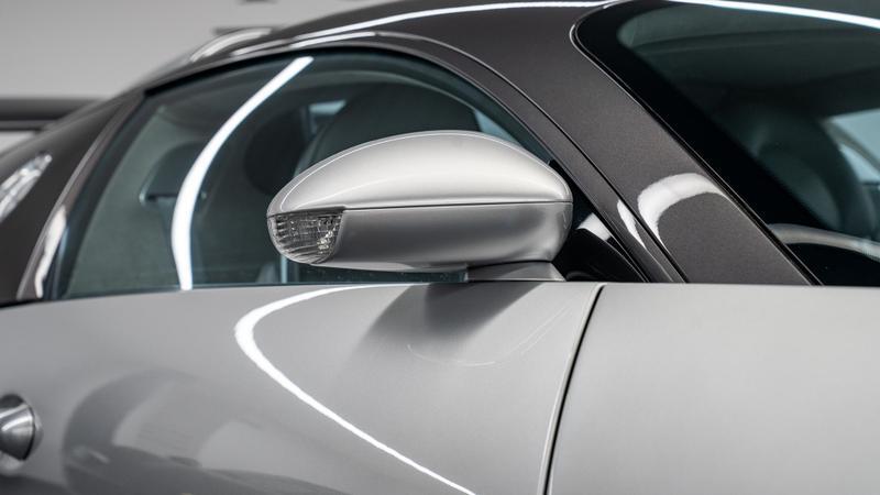 Bugatti Veyron view 11