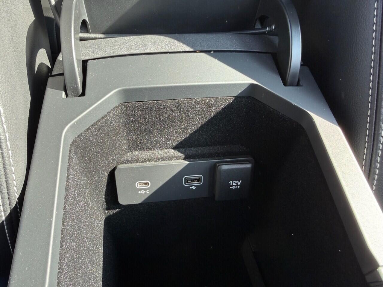 Jaguar I-Pace view 31